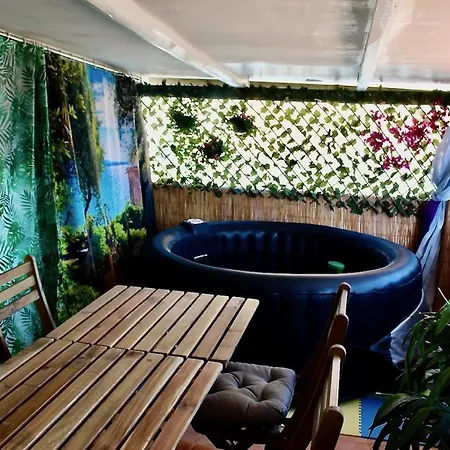 Casa Flores, - Spanish Townhouse With A Hot Tub On The Private Roof Terrace Сasa de vacaciones *